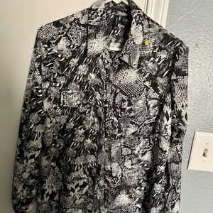 New Directions brand women’s long sleeve blouse. Size medium